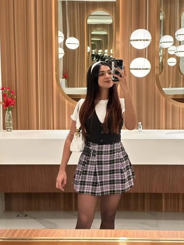 apoorva mukhija height