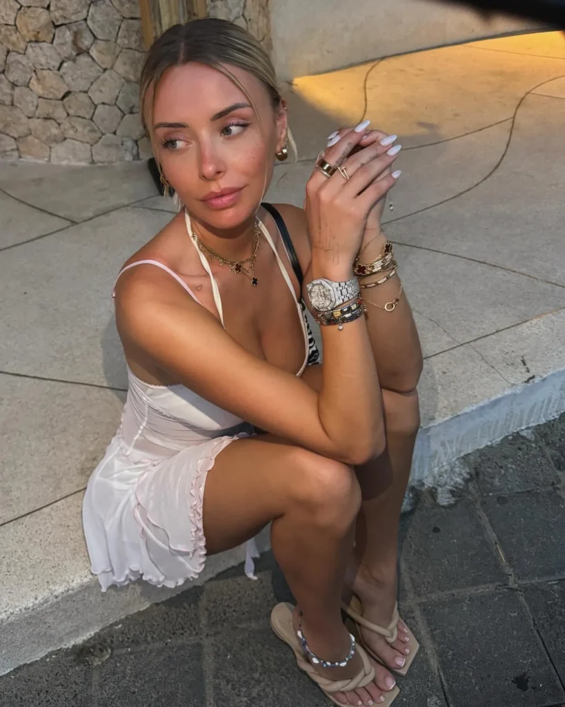how tall is corinna kopf